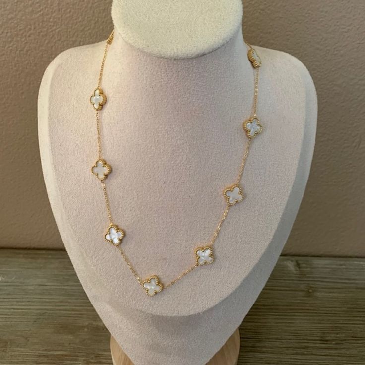 White Clover Necklace - Timeless Elegant Pendant | Cevia Jewellery