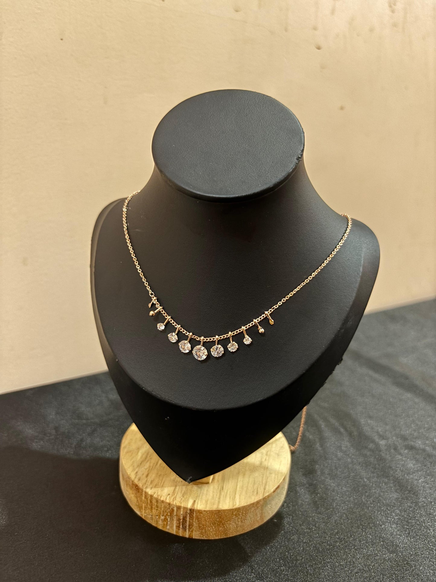 Dainty Rose Gold Circle Choker-Necklace with Sparkling Crystal Charms
