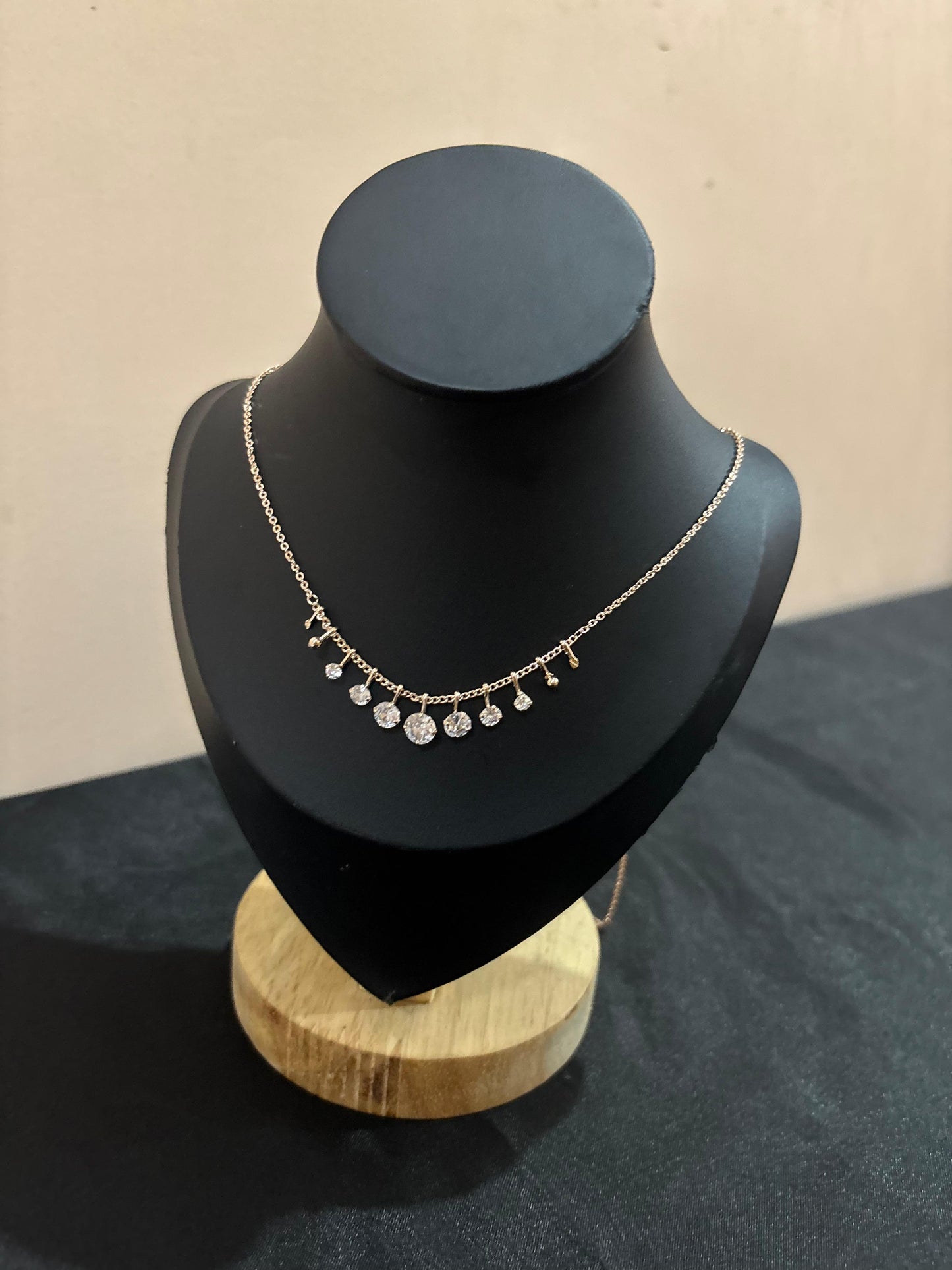 Dainty Rose Gold Circle Choker-Necklace with Sparkling Crystal Charms