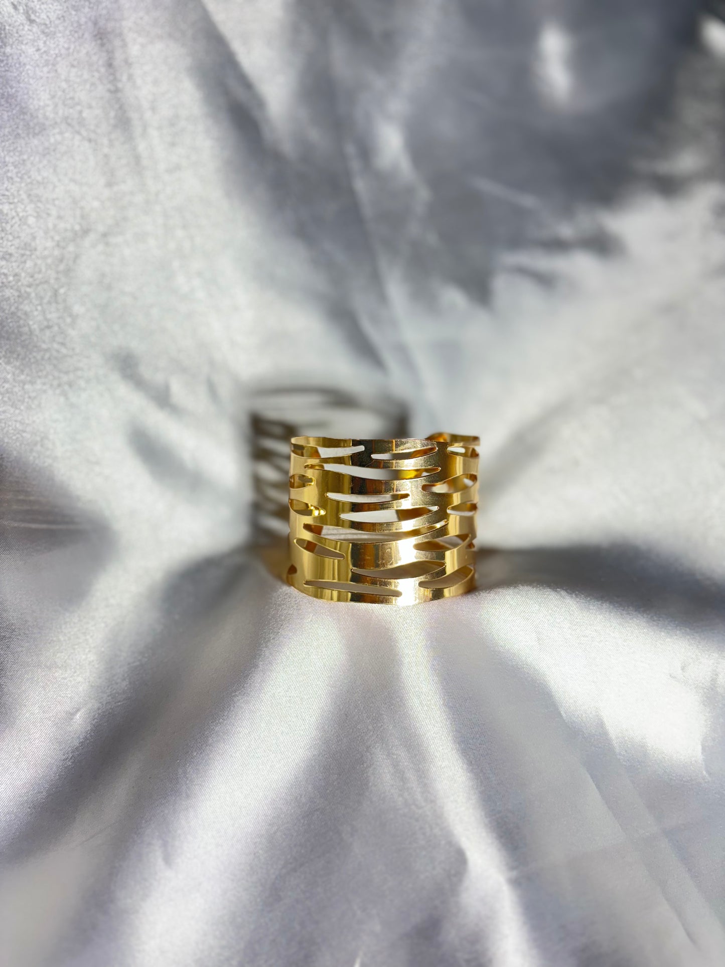 Women’s statement bangles - bold, stylish & elegant jewelry pieces. Perfect for parties, weddings & everyday glam. Shop floral, butterfly & more