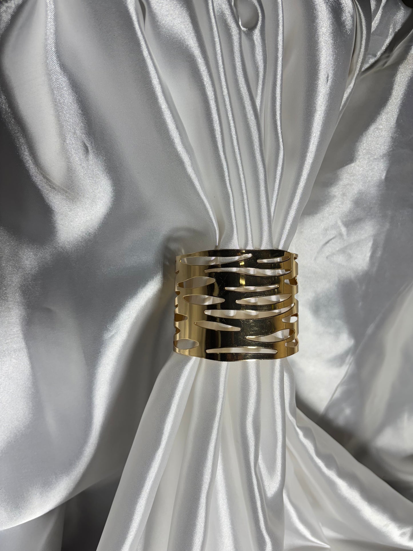 Women’s statement bangles - bold, stylish & elegant jewelry pieces. Perfect for parties, weddings & everyday glam. Shop floral, butterfly & more
