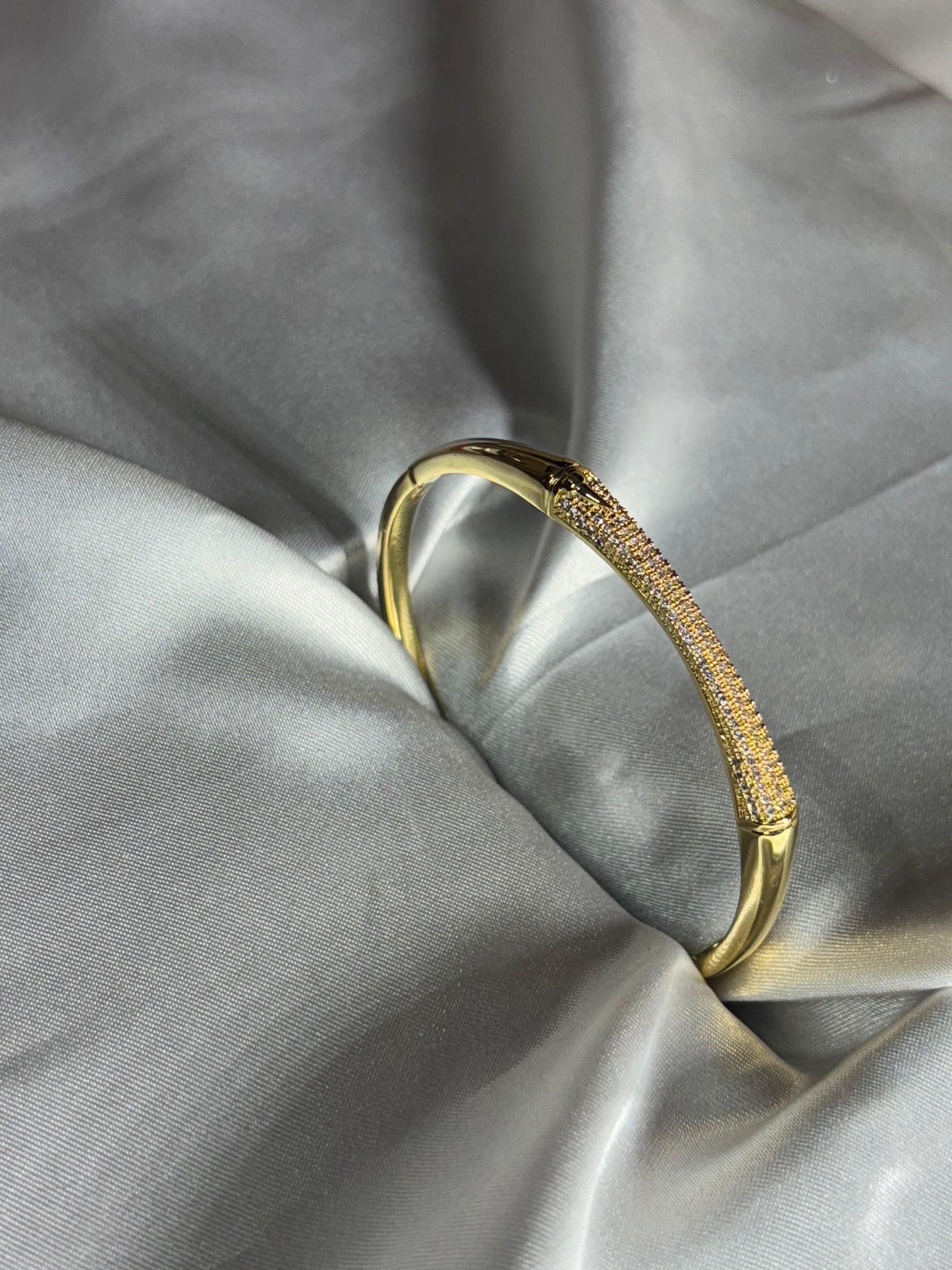 Rich Diamond Kada with Golden Look | Stylish Kada for Women