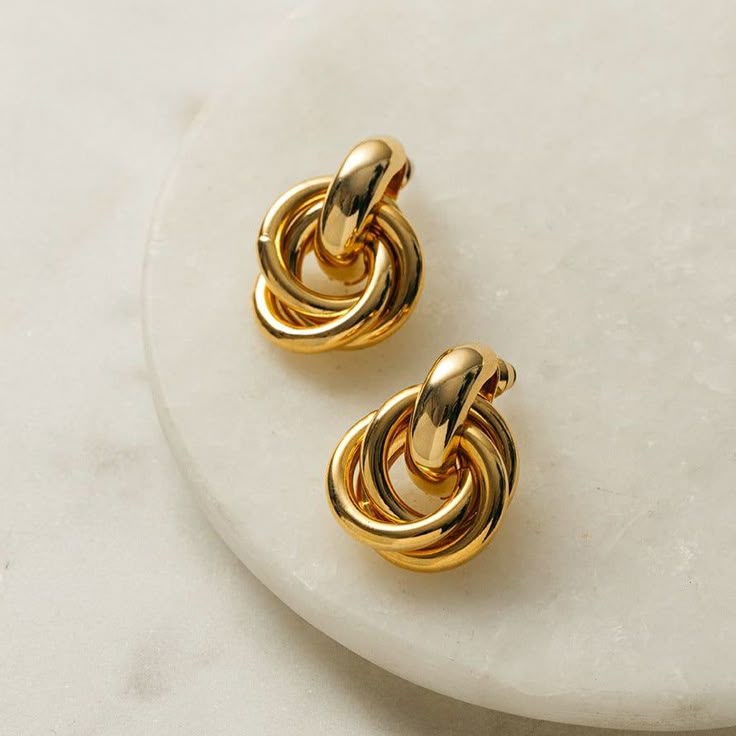 Knot Hoops