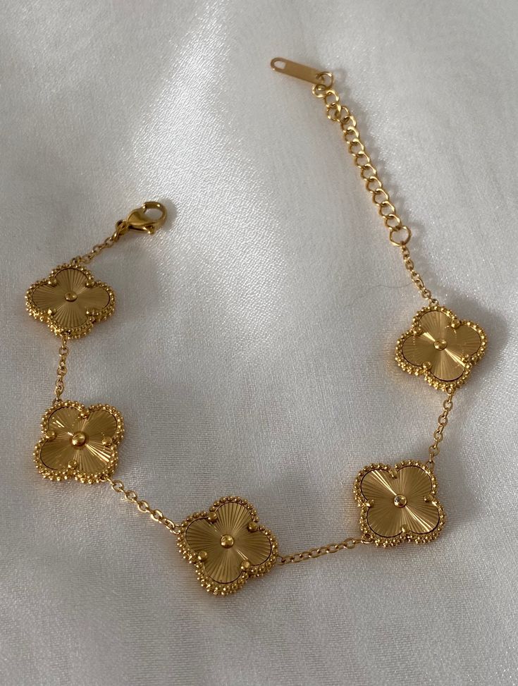 Golden Clover Bracelet - Elegant Good Luck Charm | Cevia Jewellery