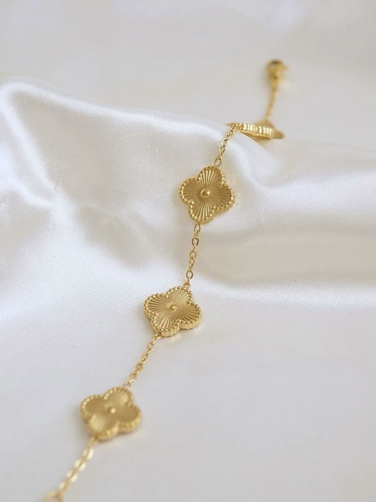 Golden Clover Bracelet - Elegant Good Luck Charm | Cevia Jewellery